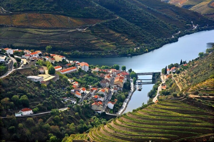 Day Cruise from Porto to Pinhão with Breakfast and Lunch - Breakfast, reserved seats, and the first river miles
