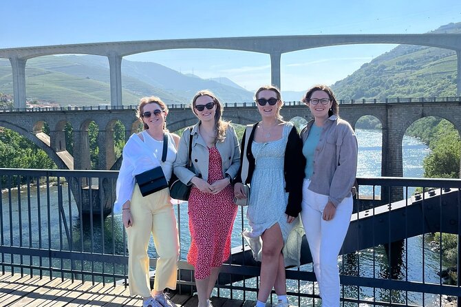 Douro Valley Tour - 3 Wine tastings, Lunch & river Cruise - Pinhão gives you a choice on the water