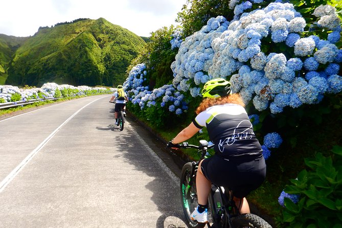 E-bike Sete Cidades- "All Mountain" bike program - Vista do Rei and the classic lake view