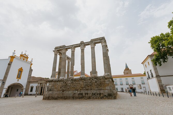 Évora, medieval village Monsaraz & Wine Tasting - Monsaraz, the hilltop medieval village