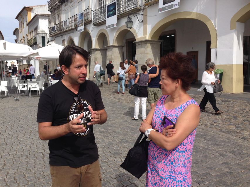 Évora: Private tour with entrance tickets to main monuments - Starting at Praça do Giraldo