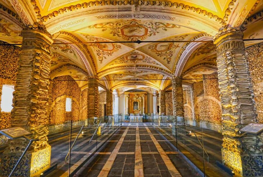 Évora: Private tour with entrance tickets to main monuments - Lesser-known corners, legends, and local advice