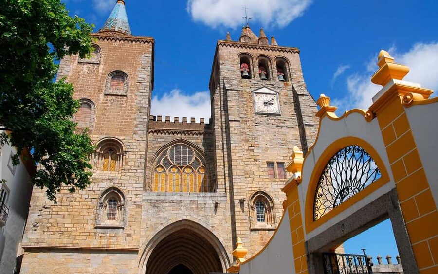 Évora: Private tour with entrance tickets to main monuments - Why the private format is worth considering