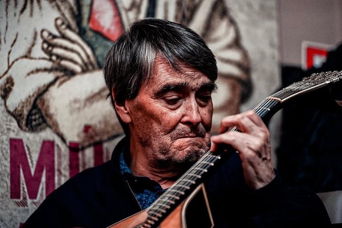 Fado Musical Experience with Portuguese Wine & Appetizers - Meeting at Largo do Chafariz de Dentro