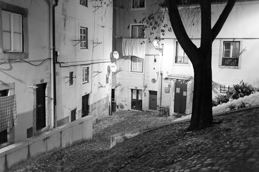 Fado: Musical Walking Tour with Food & Live Show - Hearing the full performance over dinner