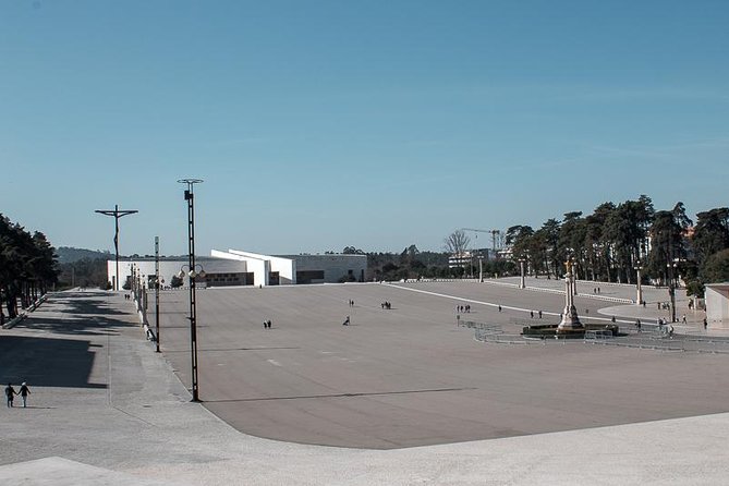 Faith and Heritage: Fátima, Batalha, Nazaré, Óbidos from Lisbon - Who should book this experience?