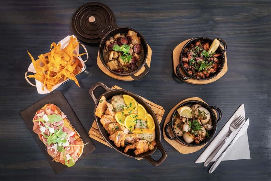 Faro City Portuguese Wine Tasting and Tapas Guided Tour - What the Faro food tour is really offering