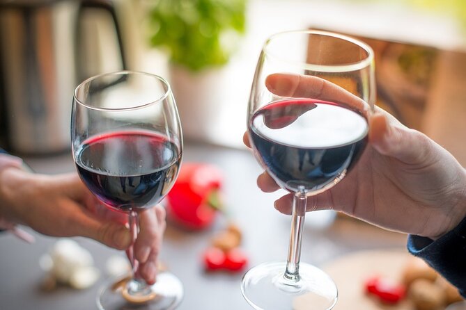 Faro Food Tour & Drinks and City highlights 10 Tastings - The Arch of Rest and Faro’s medieval edge