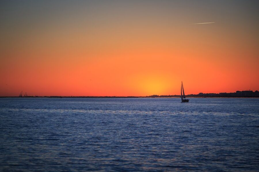 Faro: Ria Formosa Guided Sunset Tour by Catamaran - The return through Ria Formosa