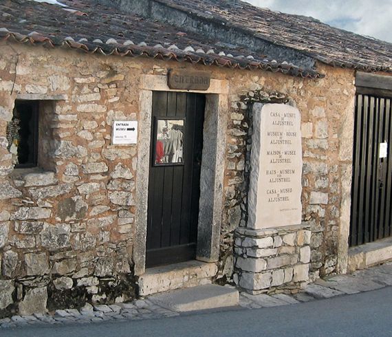 Fátima and Coimbra Full-Day Tour from Porto - Fátima Sanctuary and the Chapel of the Apparitions