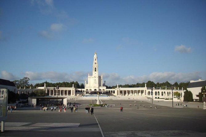 Fátima, Nazaré, and Óbidos: Small Group Tour From Lisbon - What the guide adds