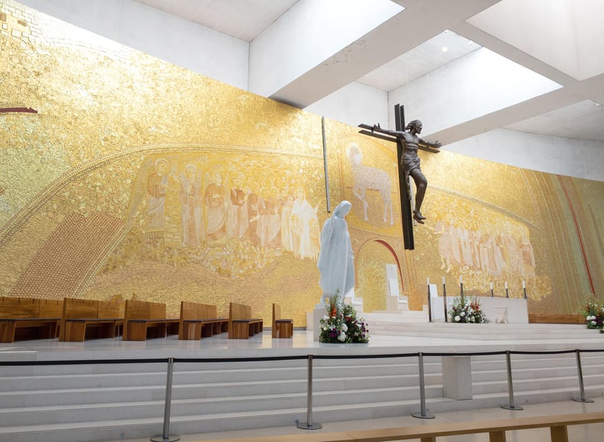 Fátima: Sanctuary and Aljustrel Village, Private Guided Tour - Starting beneath the High Cross