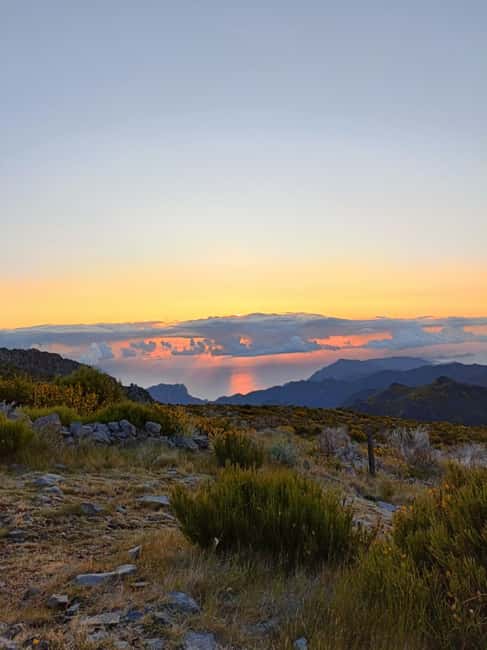 From 0 to 1818 meters to Pico do Arieiro Sunrise - Should you book this Pico do Arieiro tour?