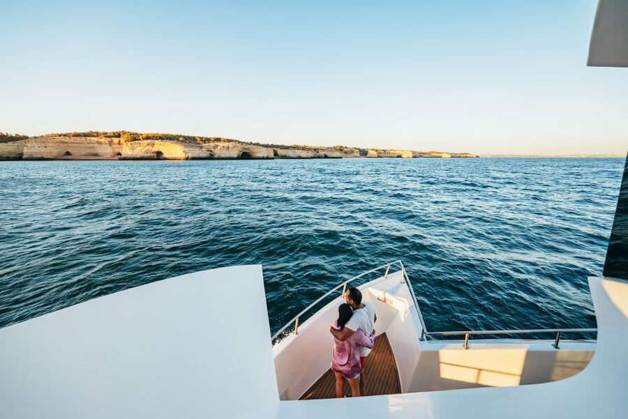From Albufeira: Sunset Cruise and Beach BBQ with Open Bar - Sunset over the bay of Armação de Pêra