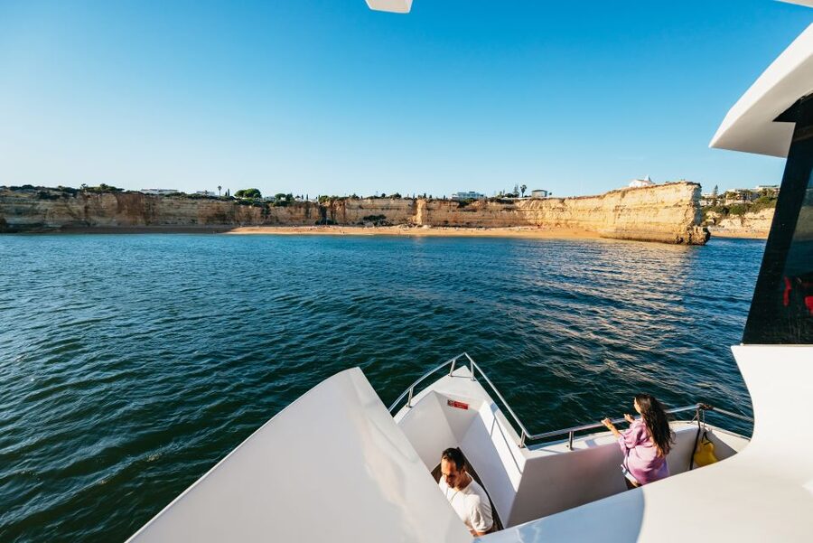 From Albufeira: Sunset Cruise and Beach BBQ with Open Bar - What arrives on the BBQ plates