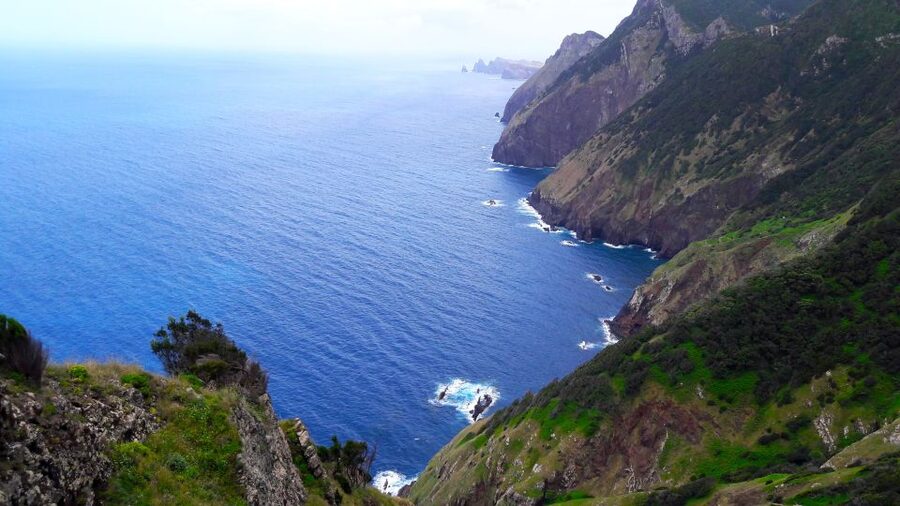 From Funchal: Machico to Porto da Cruz Larano Cliff Hike - Lunch with a view near Porto da Cruz