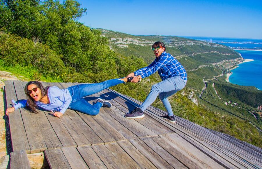 From Lisbon: Arrábida Day Tour & Wine Tasting - Praia do Creiro: beach time and a long seafood lunch