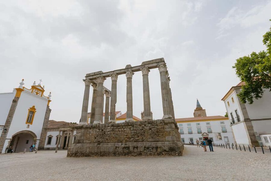 From Lisbon: Évora and Monsaraz Day Tour with Wine Tasting - Monsaraz gives the day its strongest views