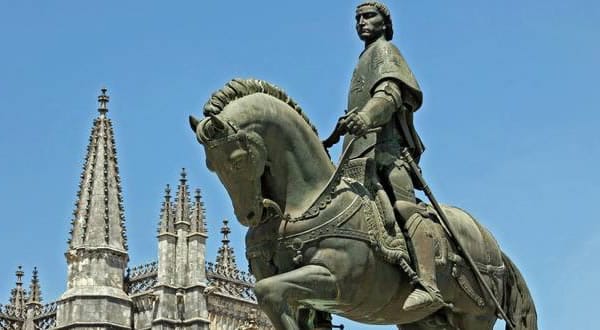 From Lisbon: Fátima, Batalha, Nazaré and Óbidos Day Tour - How the multilingual guiding affects the day