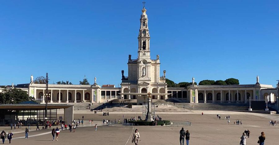 From Lisbon: Fátima, Batalha, Nazaré, and Obidos Tour by Van - The day at a glance