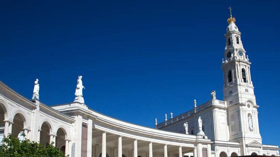 From Lisbon: Fátima, Batalha, Nazaré & Óbidos Full-Day Tour - Óbidos, the day’s sweetest finish