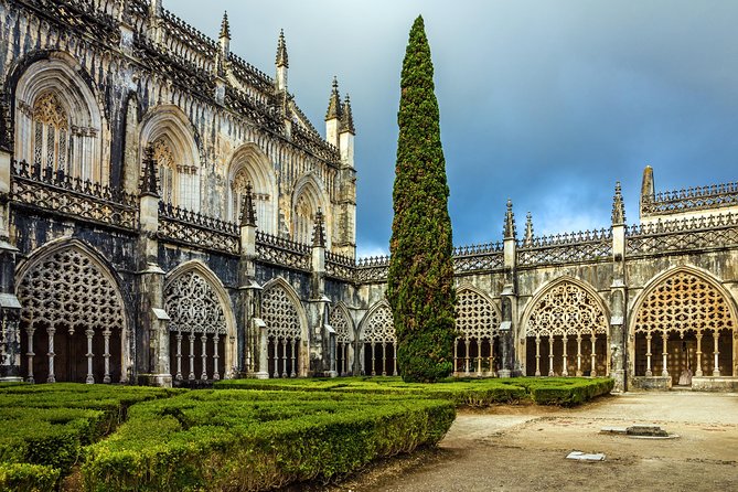 From Lisbon: Fatima Batalha Nazare & Obidos Small Group Day Trip - Guides, language, and the small-group question