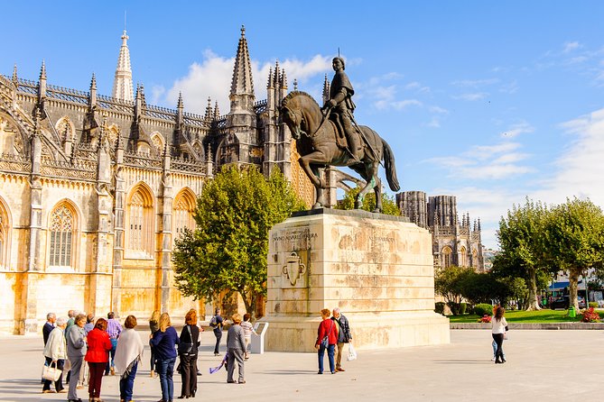 From Lisbon: Fatima Batalha Nazare & Obidos Small Group Day Trip - Lunch, costs, and what the price really covers