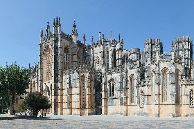 From Lisbon: Fátima, Nazaré, Batalha, and Óbidos Guided Tour - Batalha Monastery: Portugal’s Gothic centerpiece