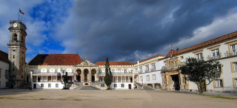 From Lisbon: Private Transfer to Porto with City Stops - Aveiro and its painted boats