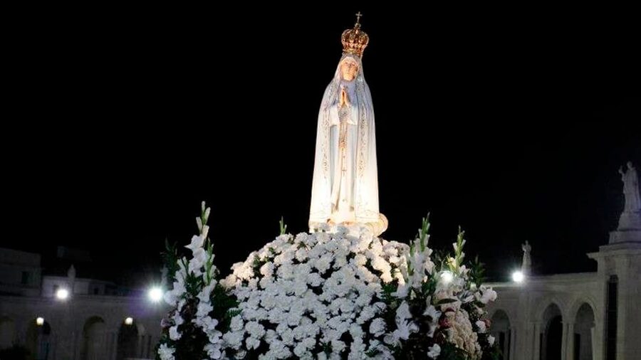 From Lisbon: Sanctuary of Fátima & the Little Shepherds Town - The basilica and the tombs of the visionaries