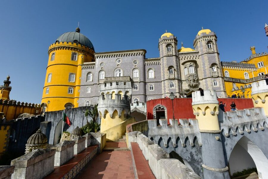 From Lisbon: Sintra and Cascais Full-Day Private Tour - The guides are the heart of the tour