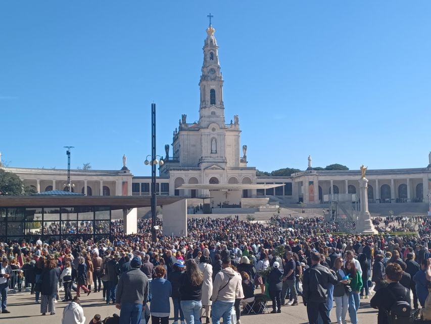 From Lisbon: Small Group Fátima & Little Shepherds Town Tour - A short visitor center stop and time to choose your pace