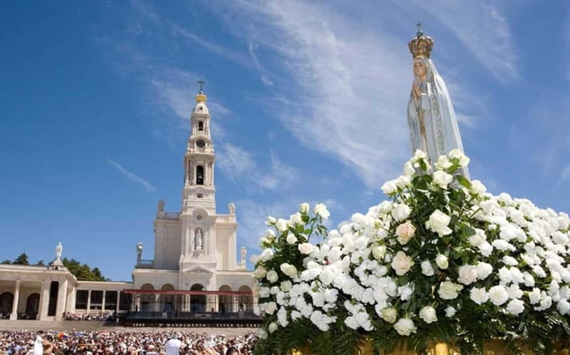From Lisbon: Small Group Half-Day Fátima Tour - The ride from Lisbon in a small van