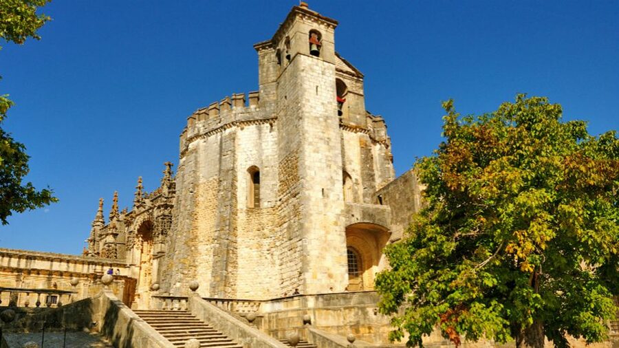 From Lisbon: Tomar, Christ Convent & Almourol Castle Tour - Climbing to Tomar Castle and the Convent of Christ