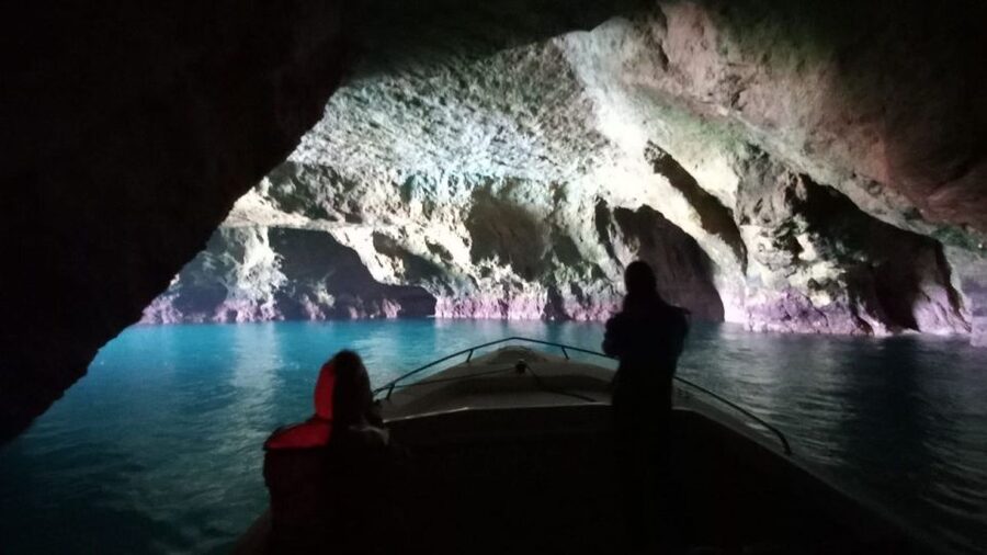 From Portimão: Algar de Benagil and Sea Caves Boat Tour - From Portimão to Carvoeiro by boat