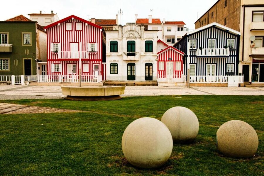 From Porto: Aveiro Half-Day Tour with 1-Hour Cruise - Leaving Porto near São Bento Station