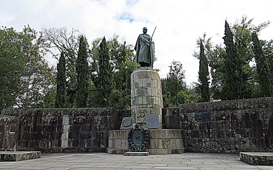 From Porto: Braga and Guimarães Full-Day Trip with Lunch - A Minho lunch with Vinho Verde