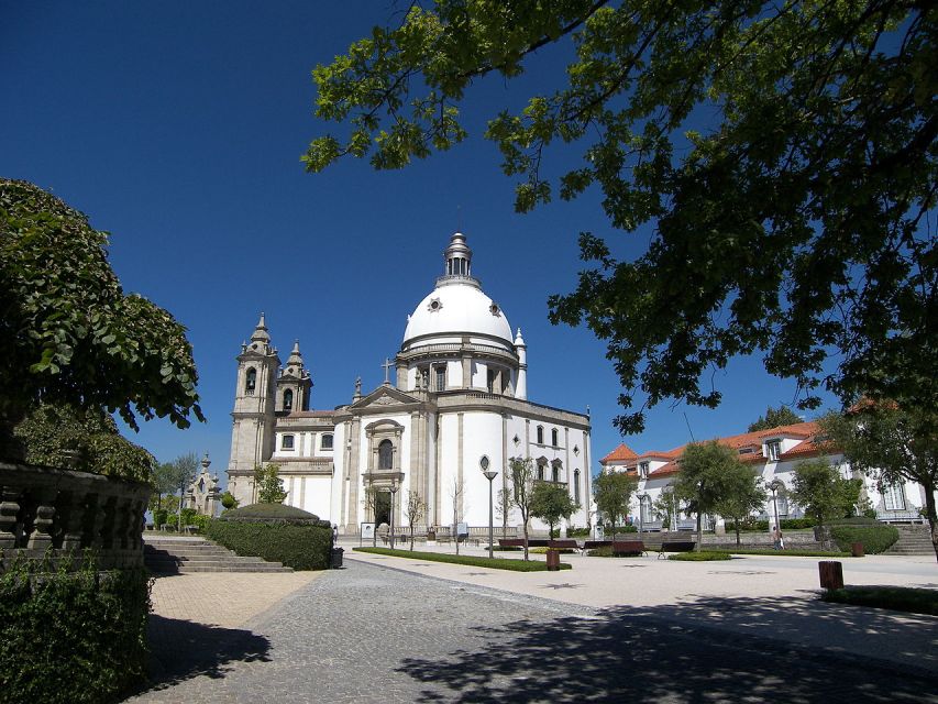 From Porto: Braga and Guimarães Full-Day Trip with Lunch - Guimarães Castle and the Palace of the Dukes