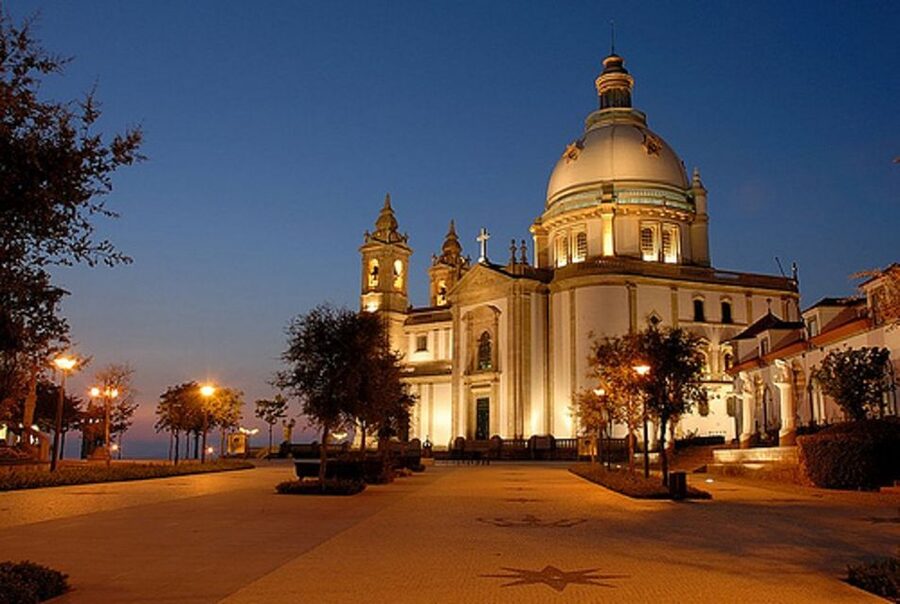 From Porto: Braga and Guimarães Small Group Tour with Lunch - Bom Jesus do Monte and Sameiro