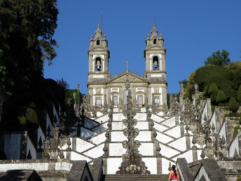 From Porto: Braga and Guimarães Small Group Tour with Lunch - How much history will your guide provide?