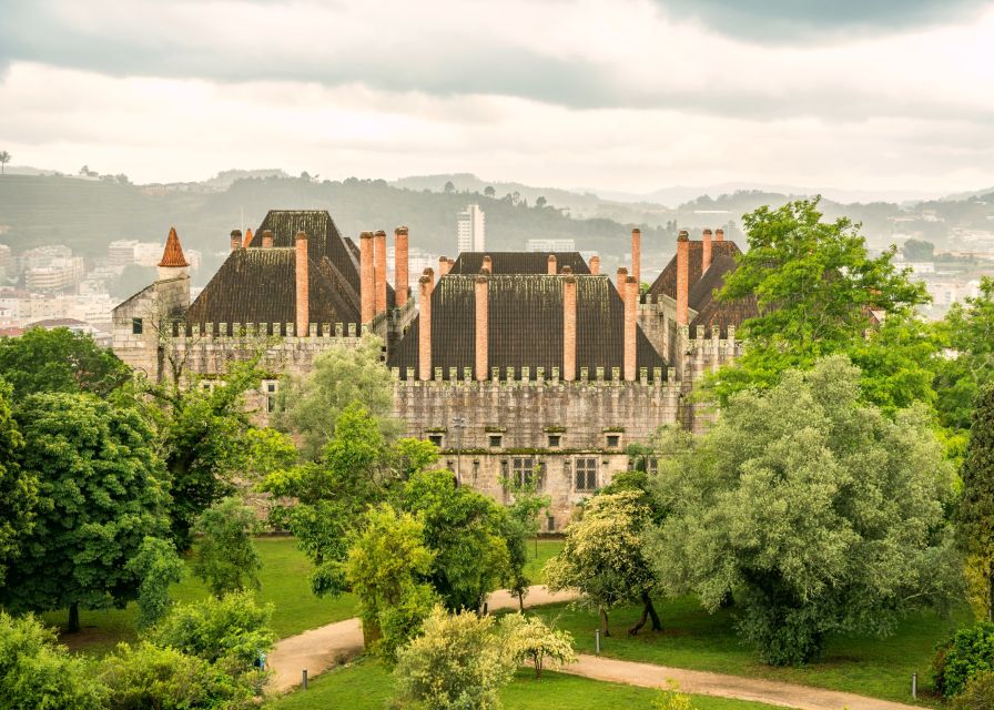 From Porto: Braga & Guimarães Full-Day Tour - A 75-minute lunch break in Braga
