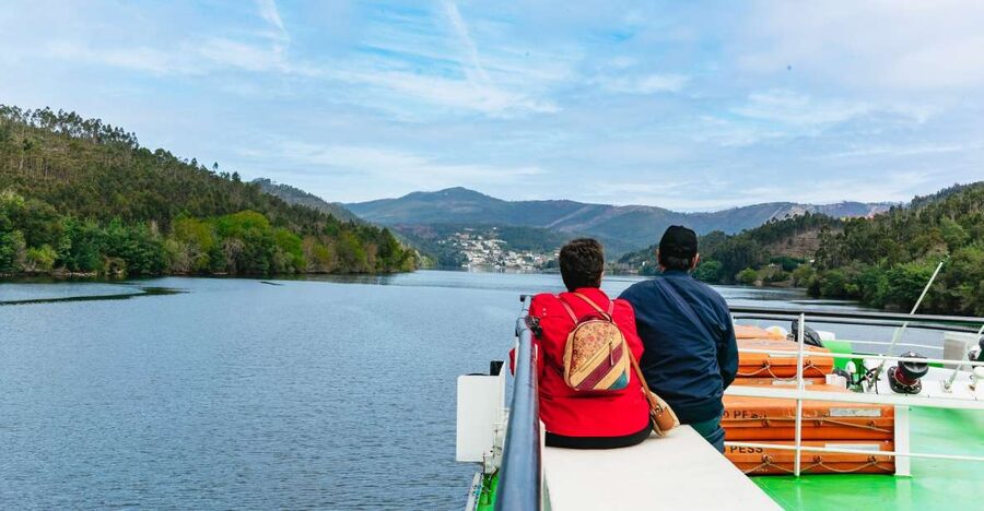 From Porto: Douro River Cruise to Régua with Lunch - Breakfast on the Water