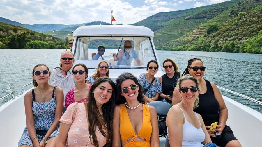From Porto: Douro Valley w/ Boat Tour, Wine Tasting & Lunch - The final viewpoint and the return to Porto