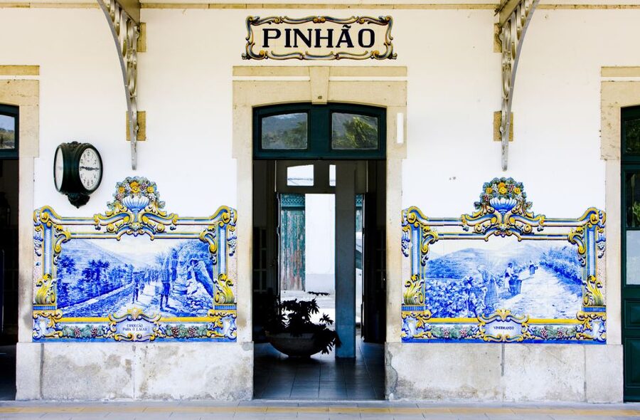 From Porto: Full-Day Douro Historical Tour - Guides, languages, and the feel of the day