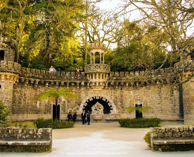 From/To Lisbon: Sintra Hop-on Hop-off Tickets + Audio Guide - Using the Sintra hop-on hop-off buses