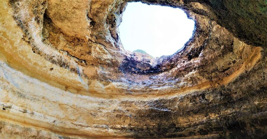 From Vilamoura: 2.5-Hour Benagil Cave and Dolphins Boat Tour - The fast run along the Algarve coast
