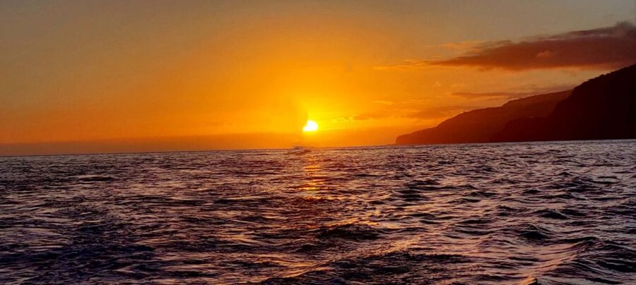Funchal: Cabo Girão Sunset Catamaran Tour - Sunset on the Return to Funchal