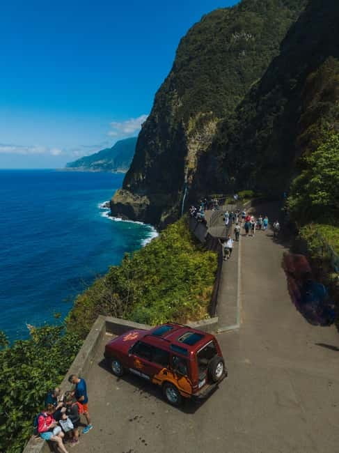 Funchal: Full-day Off-road Tour in West Madeira with Pickup - North to São Vicente and the Véu da Noiva waterfall