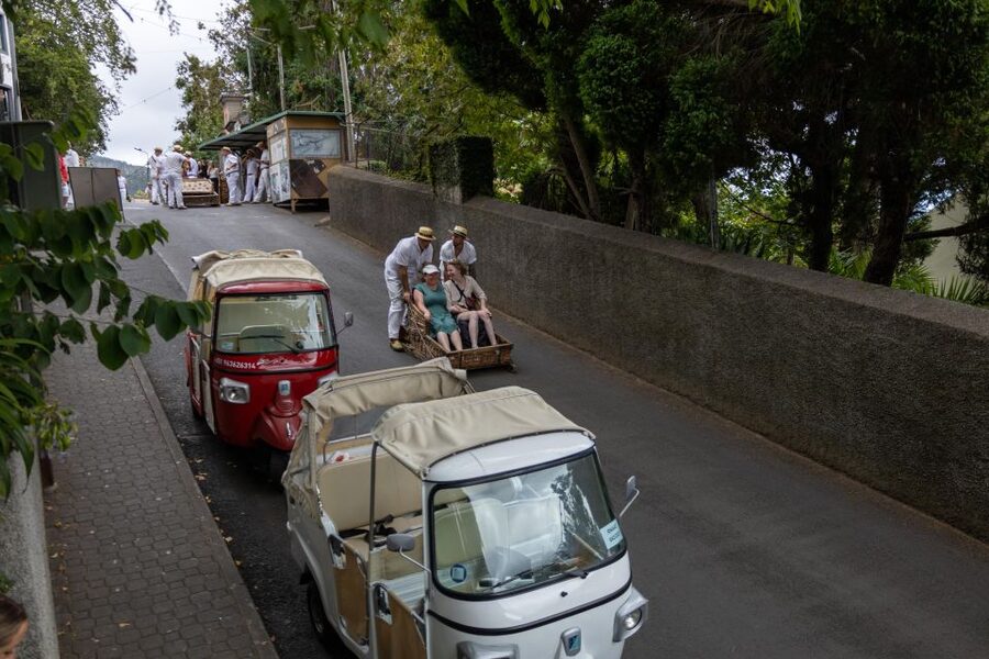 Funchal: Guided Tuk Tuk Tour to Toboggan Rides & Old Town - What happens while you ride