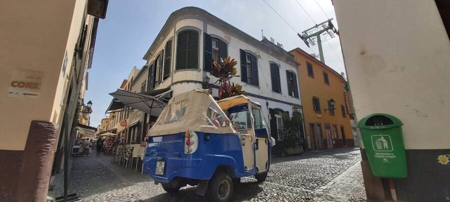 Funchal: Monte Toboggan and Old Town Tour by Tuk-Tuk - Who should book this tour